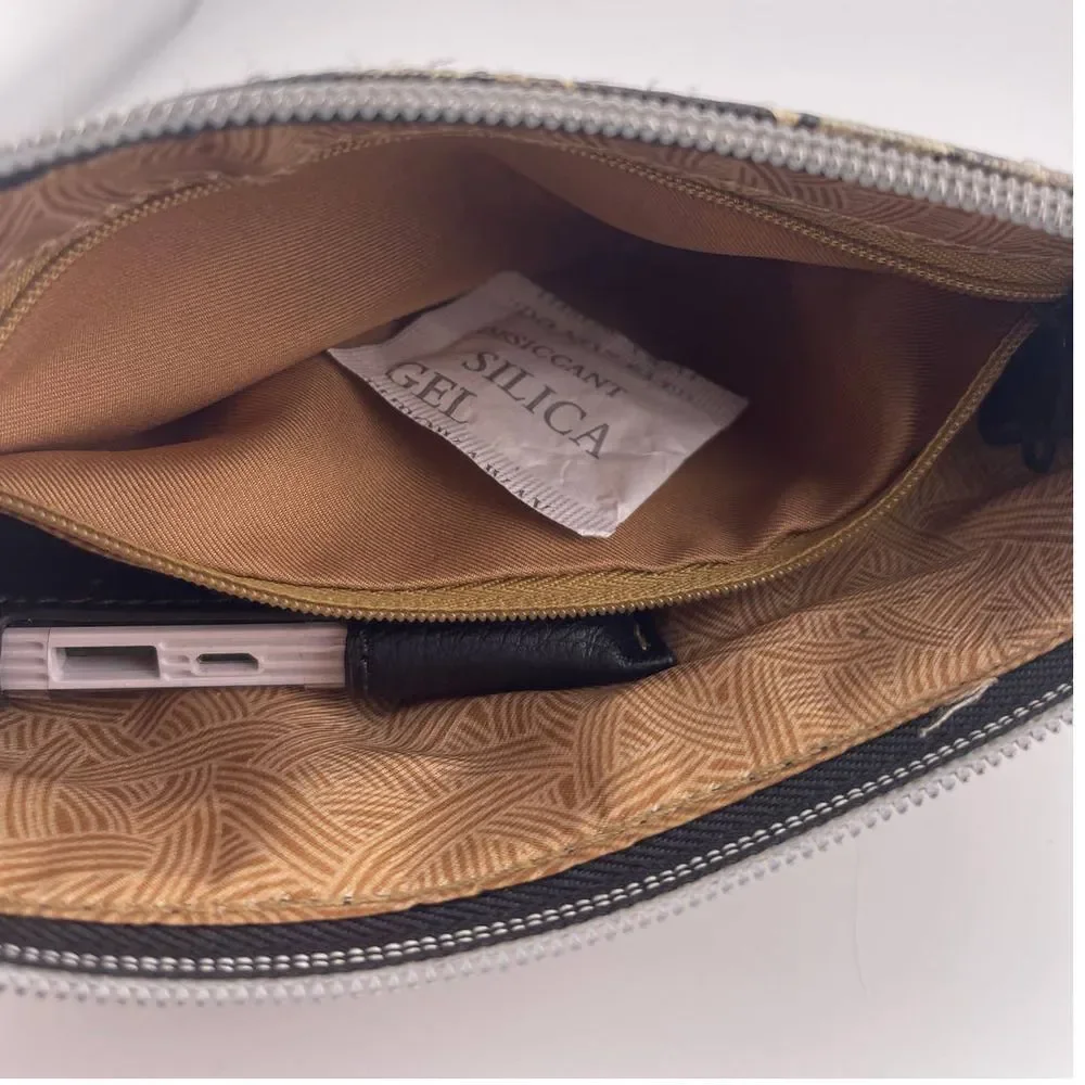 NWOT Sak Roots Wristlet Wallet Clutch‎ With Battery Bank Built In - Picture 9 of 9